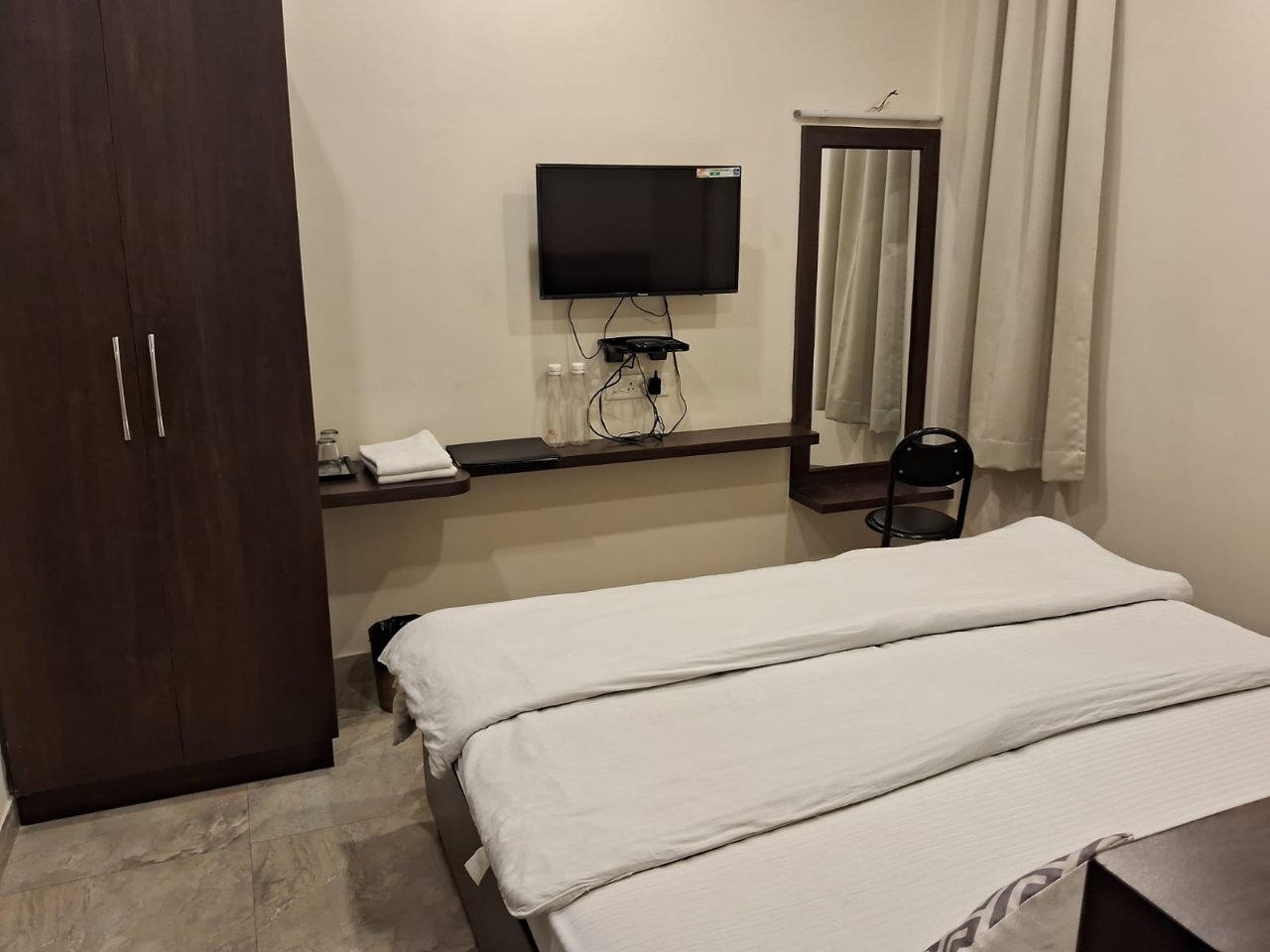 Deluxe Room with double bed at Hotel Artika Inn, Varanasi
